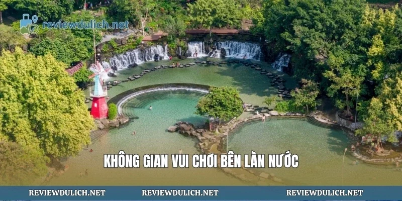 Không gian vui chơi bên làn nước